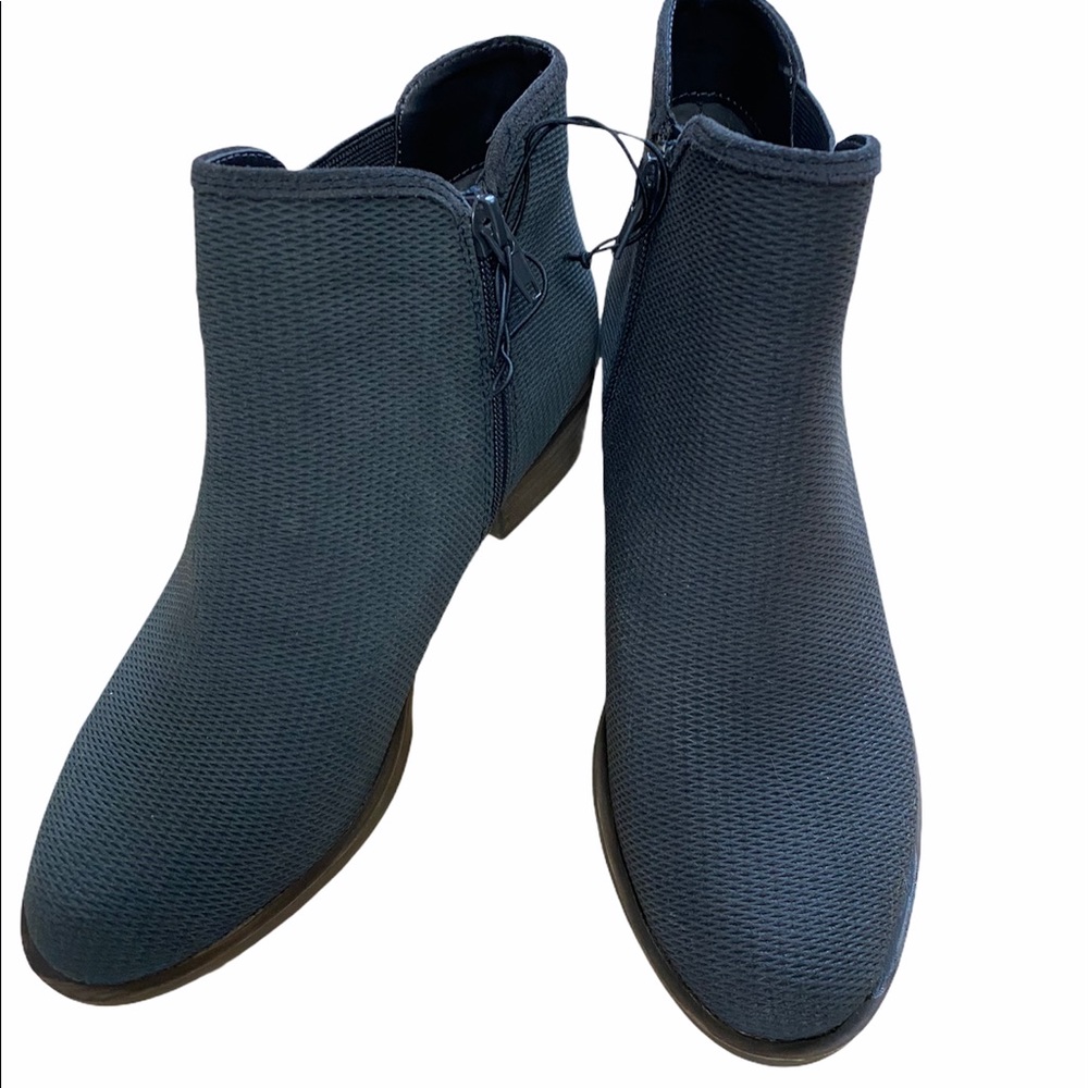 Kensie Gerona Everyday Fall Perforated Suede Gray Bootie SIZE 7